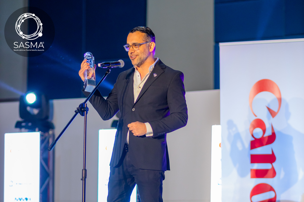 Dr. Siya accepting the SASMA award on stage